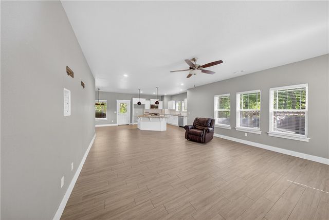 364 Kinniburgh Drive, Farmington, AR 72730