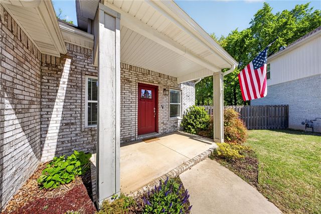 364 Kinniburgh Drive, Farmington, AR 72730
