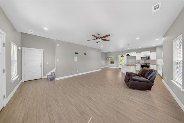 364 Kinniburgh Drive, Farmington, AR 72730
