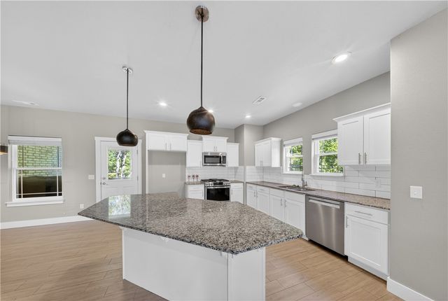 364 Kinniburgh Drive, Farmington, AR 72730