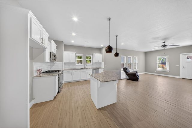 364 Kinniburgh Drive, Farmington, AR 72730