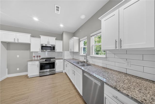 364 Kinniburgh Drive, Farmington, AR 72730