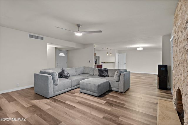 1202 N Avenida Cascada, Tucson, AZ 85715