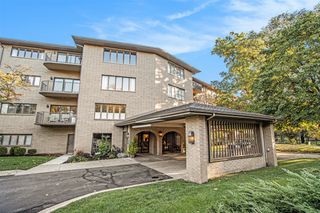 4040 Greenleaf Circle 207, Kalamazoo, MI 49008