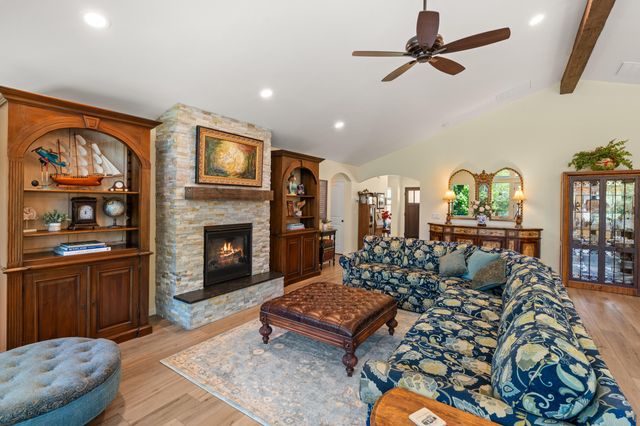 1060 Anglers Place, Shady Cove, OR 97539