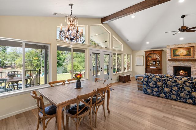 1060 Anglers Place, Shady Cove, OR 97539