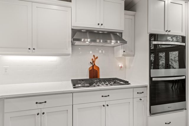 1060 Anglers Place, Shady Cove, OR 97539