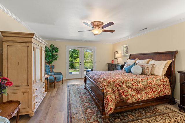 1060 Anglers Place, Shady Cove, OR 97539