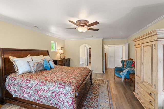 1060 Anglers Place, Shady Cove, OR 97539