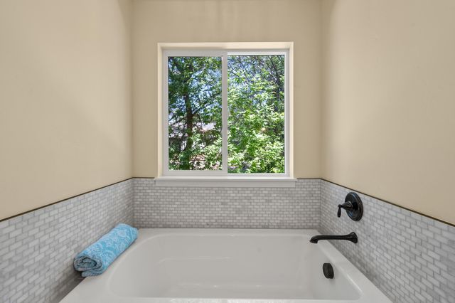 1060 Anglers Place, Shady Cove, OR 97539