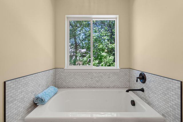 1060 Anglers Place, Shady Cove, OR 97539