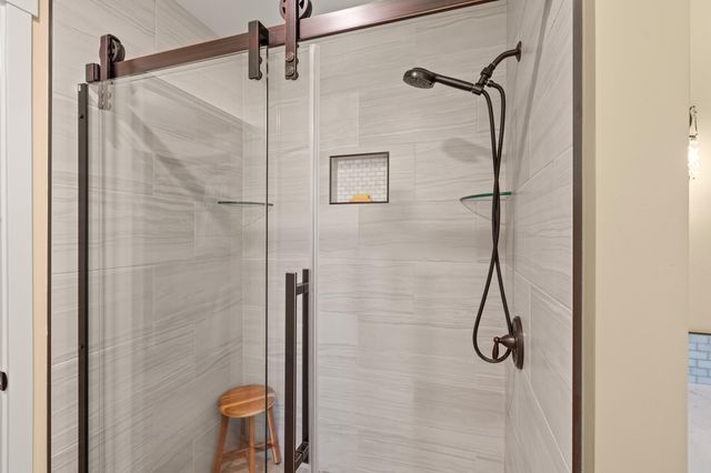 1060 Anglers Place, Shady Cove, OR 97539