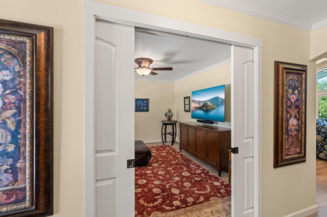 1060 Anglers Place, Shady Cove, OR 97539