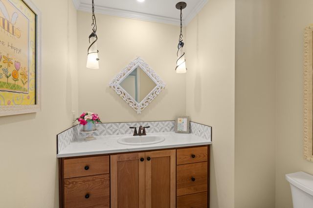 1060 Anglers Place, Shady Cove, OR 97539