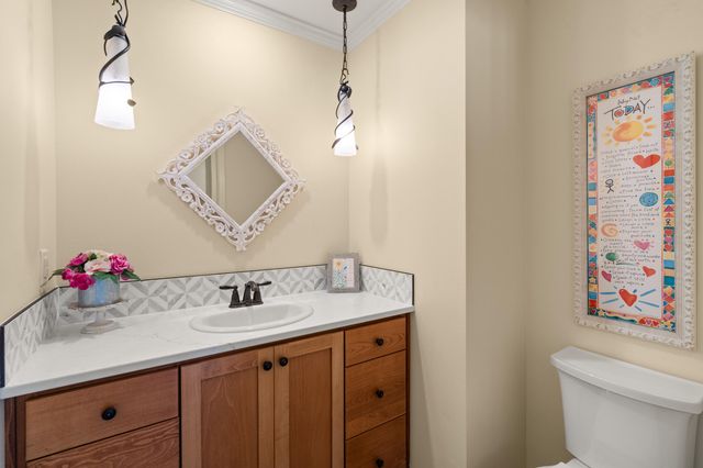 1060 Anglers Place, Shady Cove, OR 97539