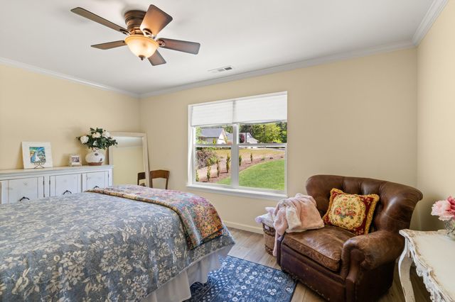 1060 Anglers Place, Shady Cove, OR 97539