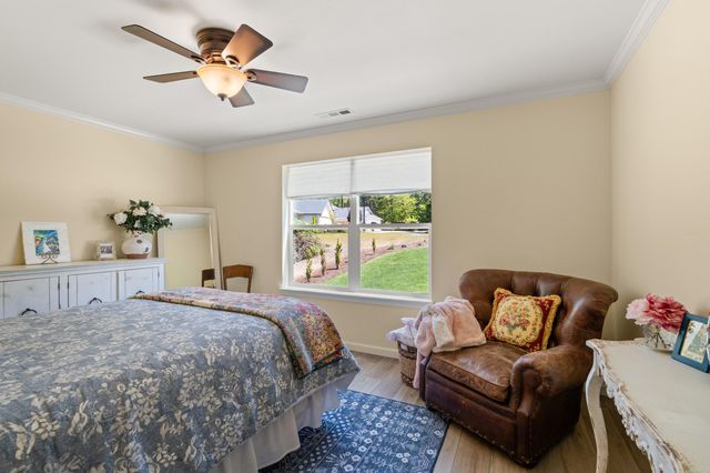 1060 Anglers Place, Shady Cove, OR 97539