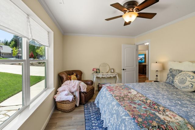 1060 Anglers Place, Shady Cove, OR 97539