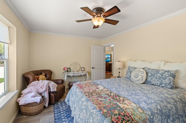 1060 Anglers Place, Shady Cove, OR 97539