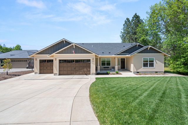 1060 Anglers Place, Shady Cove, OR 97539