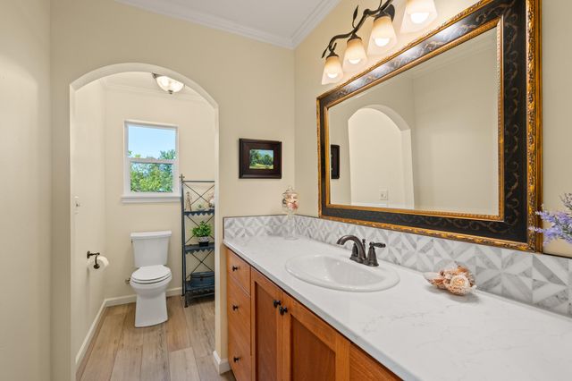 1060 Anglers Place, Shady Cove, OR 97539