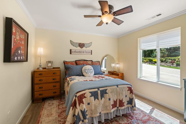 1060 Anglers Place, Shady Cove, OR 97539