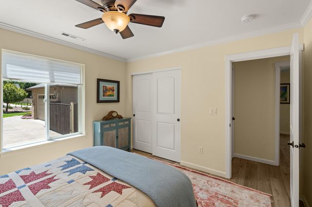 1060 Anglers Place, Shady Cove, OR 97539