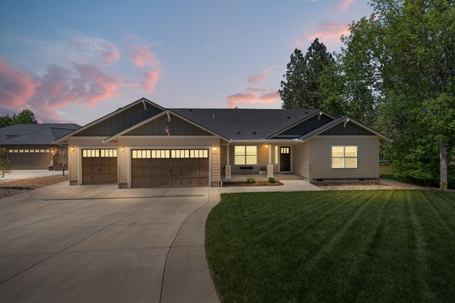 1060 Anglers Place, Shady Cove, OR 97539