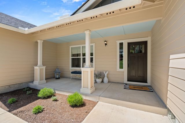 1060 Anglers Place, Shady Cove, OR 97539