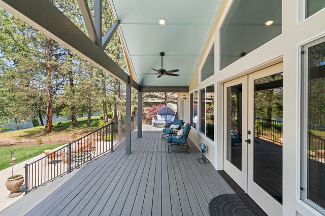 1060 Anglers Place, Shady Cove, OR 97539