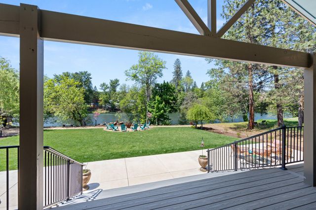 1060 Anglers Place, Shady Cove, OR 97539