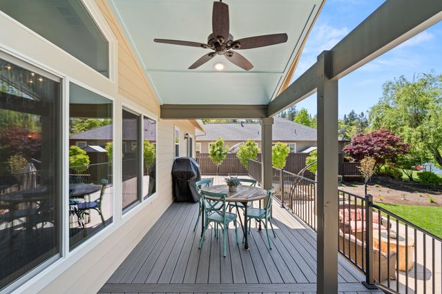 1060 Anglers Place, Shady Cove, OR 97539