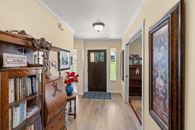 1060 Anglers Place, Shady Cove, OR 97539