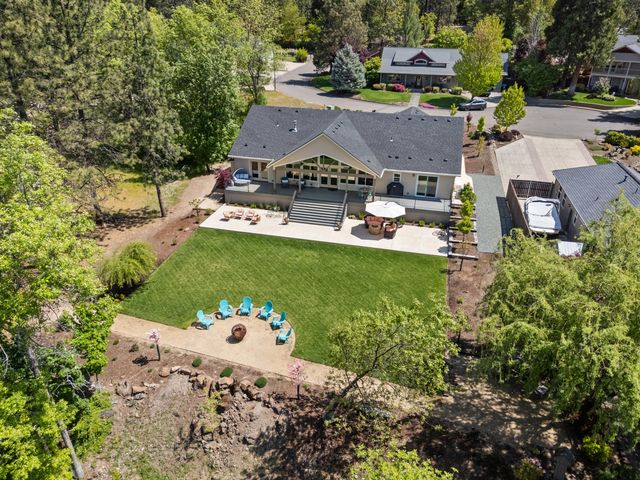 1060 Anglers Place, Shady Cove, OR 97539