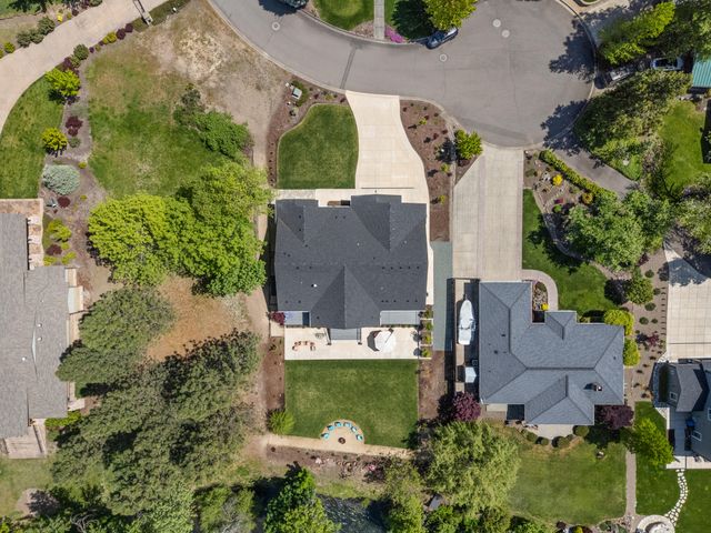 1060 Anglers Place, Shady Cove, OR 97539