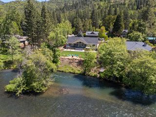1060 Anglers Place, Shady Cove, OR 97539