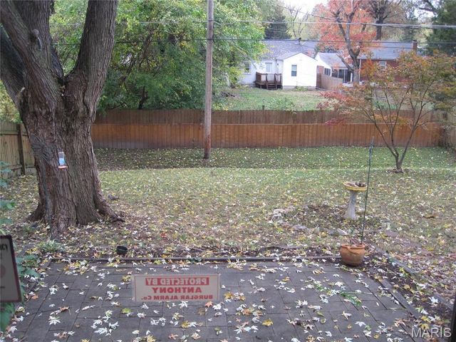 263 Meadowcrest Drive, Ferguson, MO 63135