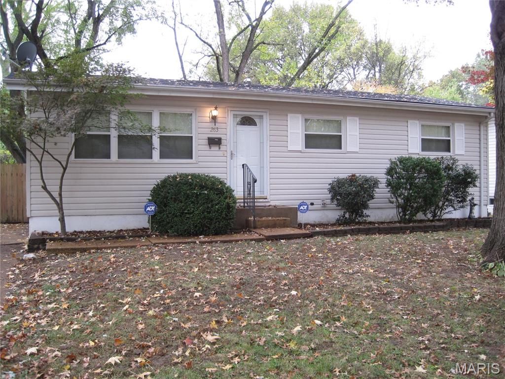 263 Meadowcrest Drive, Ferguson, MO 63135