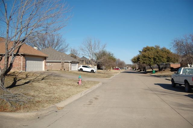 5608 Fairway Circle, Haltom City, TX 76117