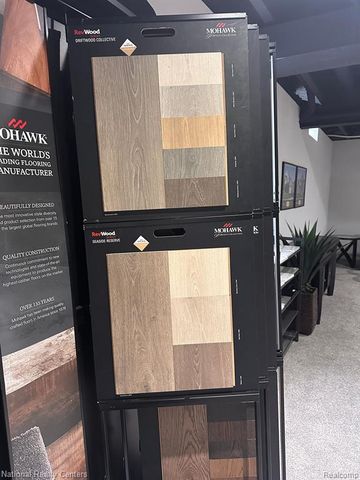 390 Devonshire Drive 27, Lapeer, MI 48446