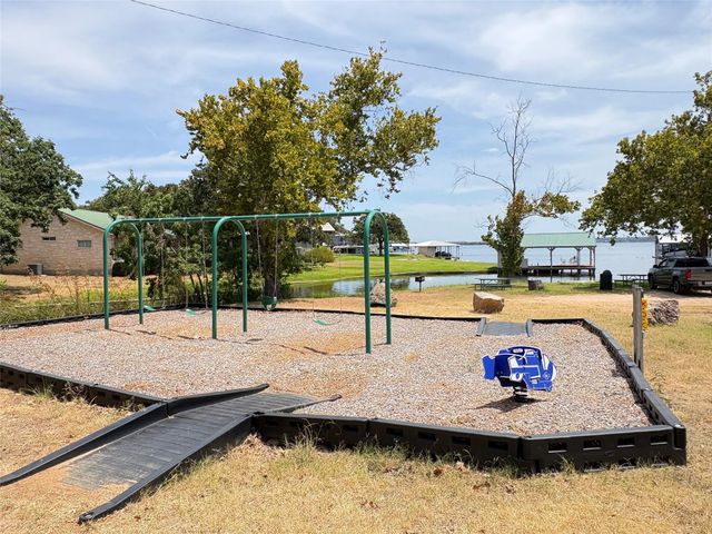 387 Rosehill DR, Granite Shoals, TX 78654