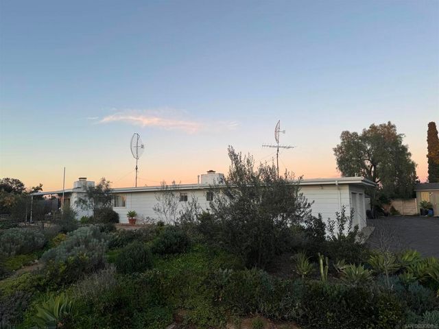 630 Cortez Ave, Vista, CA 92084