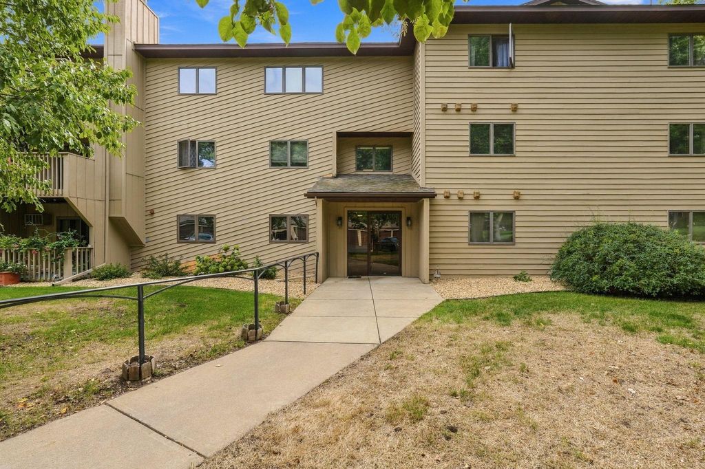 925 Bahls Drive 208, Hastings, MN 55033 — photo 2