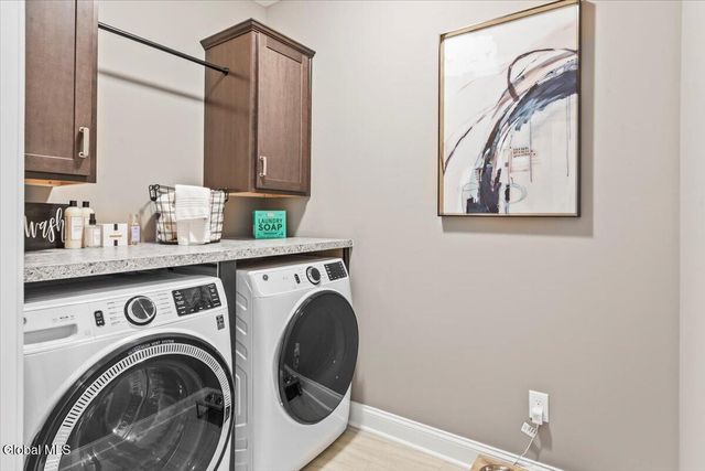 12 Clover Leaf Drive, Halfmoon, NY 12065