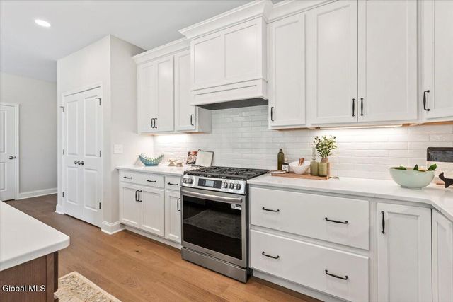 12 Clover Leaf Drive, Halfmoon, NY 12065