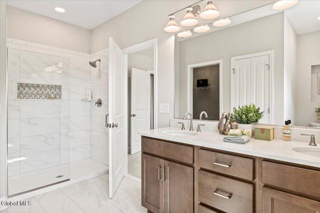 12 Clover Leaf Drive, Halfmoon, NY 12065