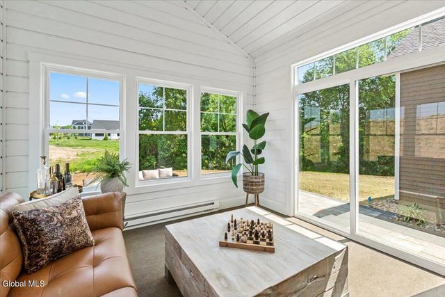 12 Clover Leaf Drive, Halfmoon, NY 12065