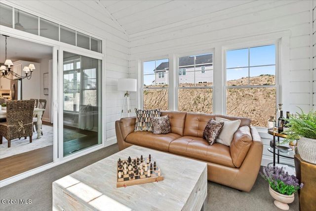 12 Clover Leaf Drive, Halfmoon, NY 12065