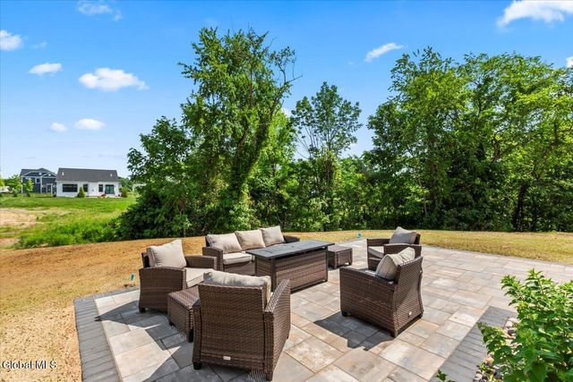 12 Clover Leaf Drive, Halfmoon, NY 12065