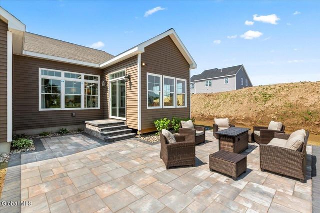 12 Clover Leaf Drive, Halfmoon, NY 12065